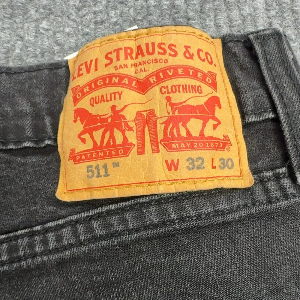 Levis measurements waist